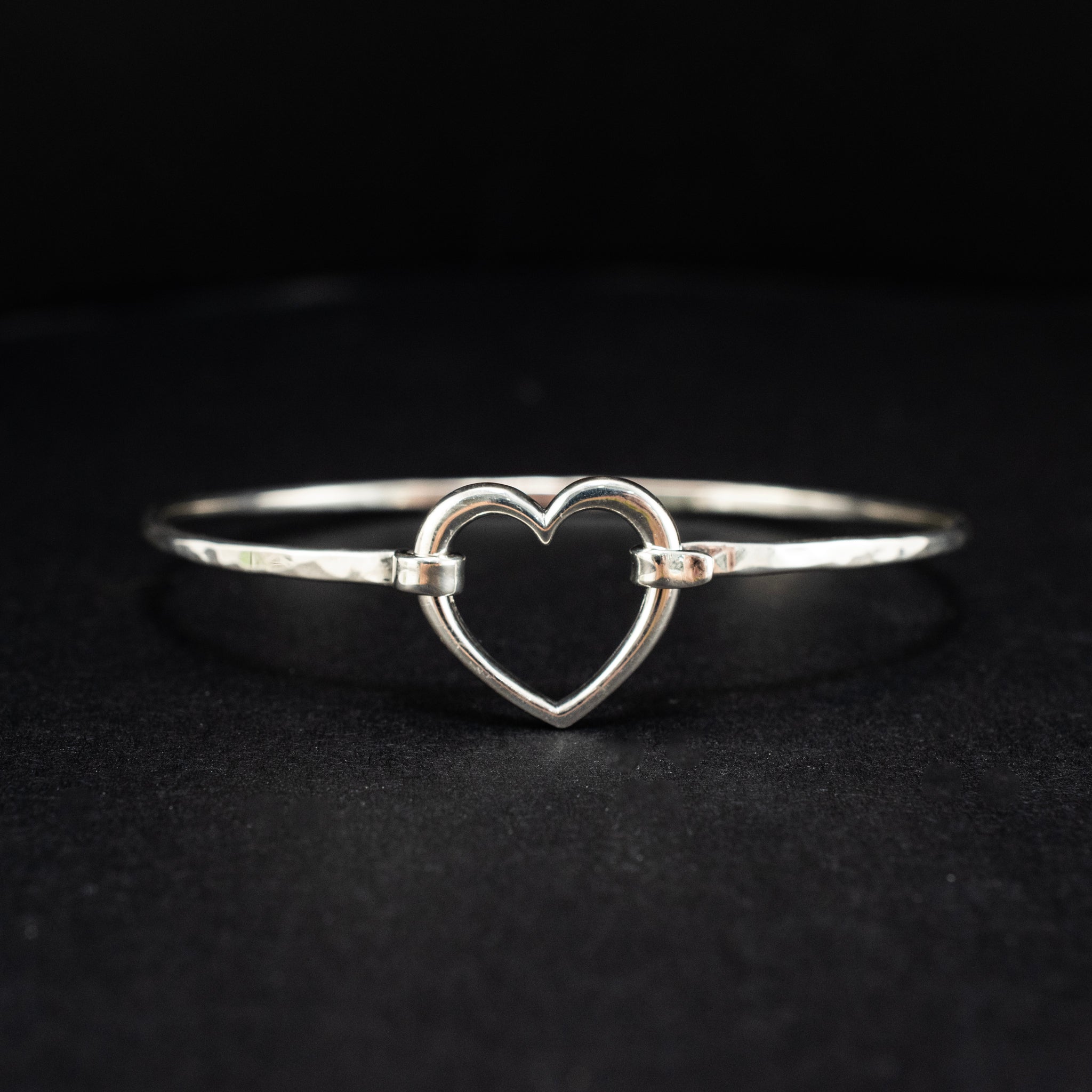 James Avery Bangle & Cuff Bracelet Sterling Silver Bangle Modern Style 450510 DJP Jewelers & Luxury Buyers