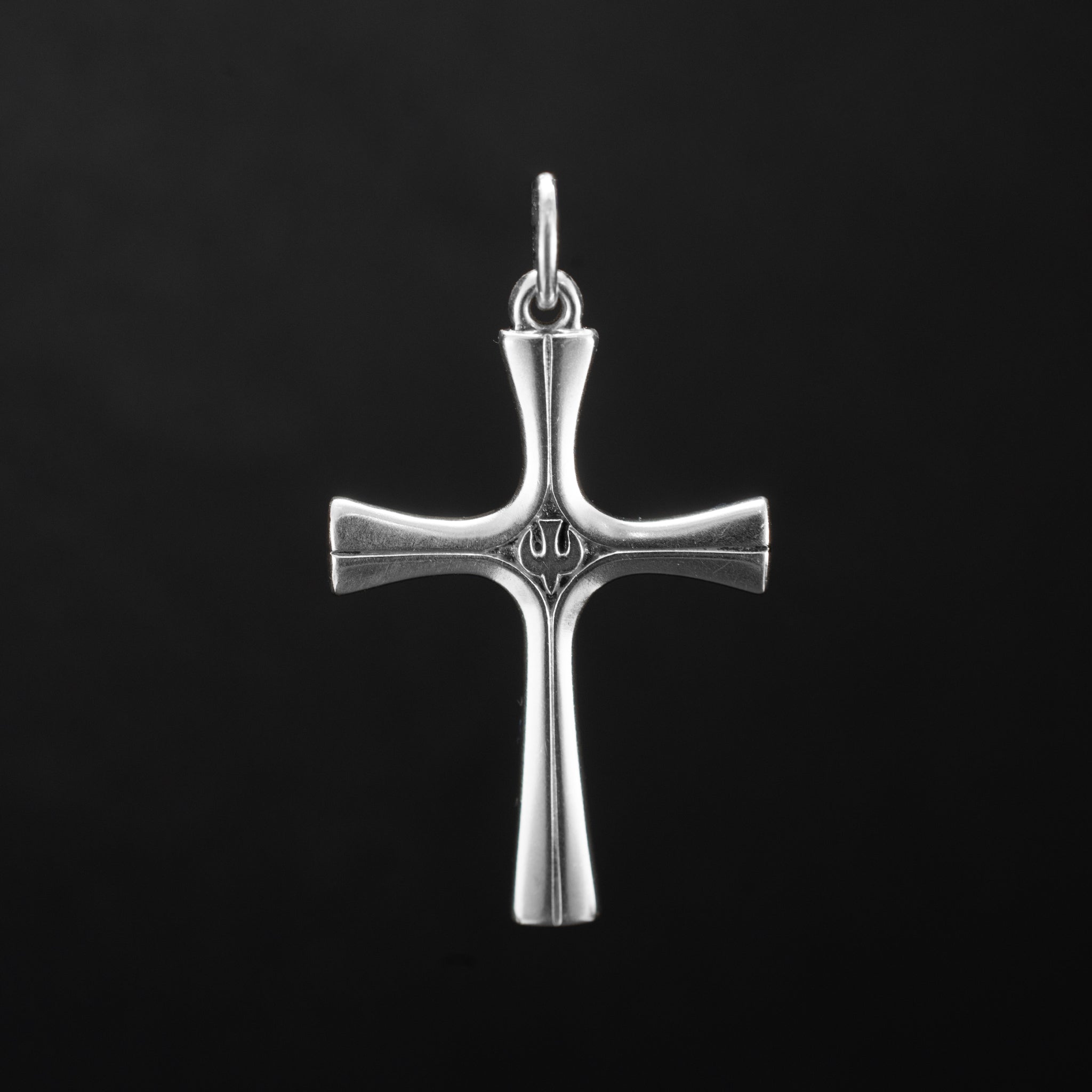 Retired James Avery Sterling Silver Charm Pendant 1.7g 1¼" 450557 available at DJP Jewelers & Luxury Buyers