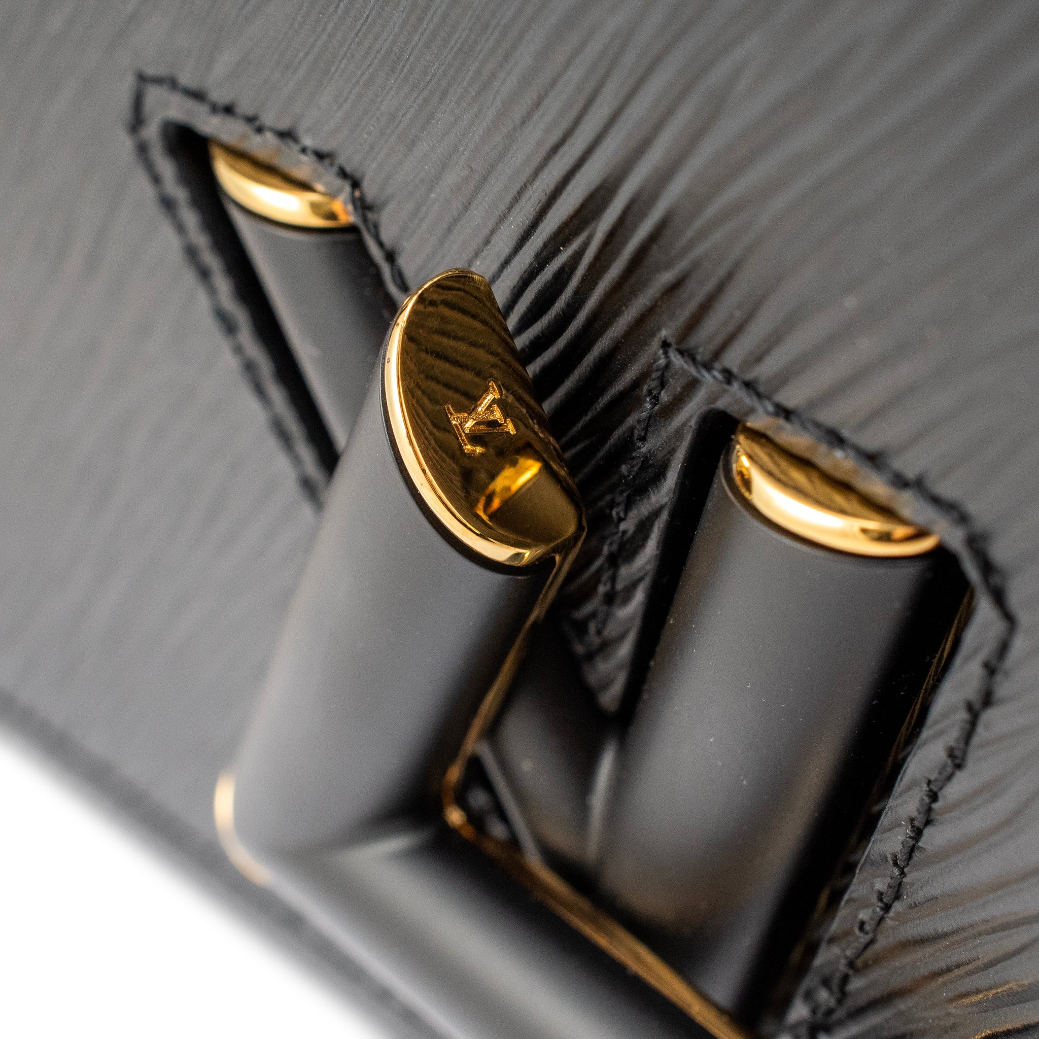 Louis Vuitton Twist MM Black Epi Leather Gold-Tone Chain Shoulder Bag