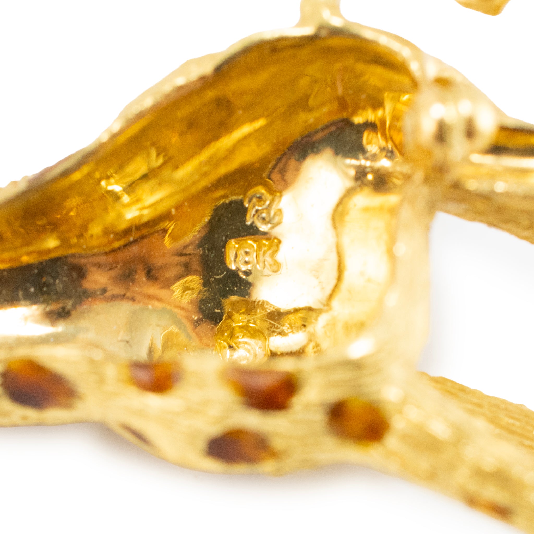 Vintage 18K Yellow Gold Brown Enamel Ruby Eyes Diamond Leg Giraffe PIN Brooch