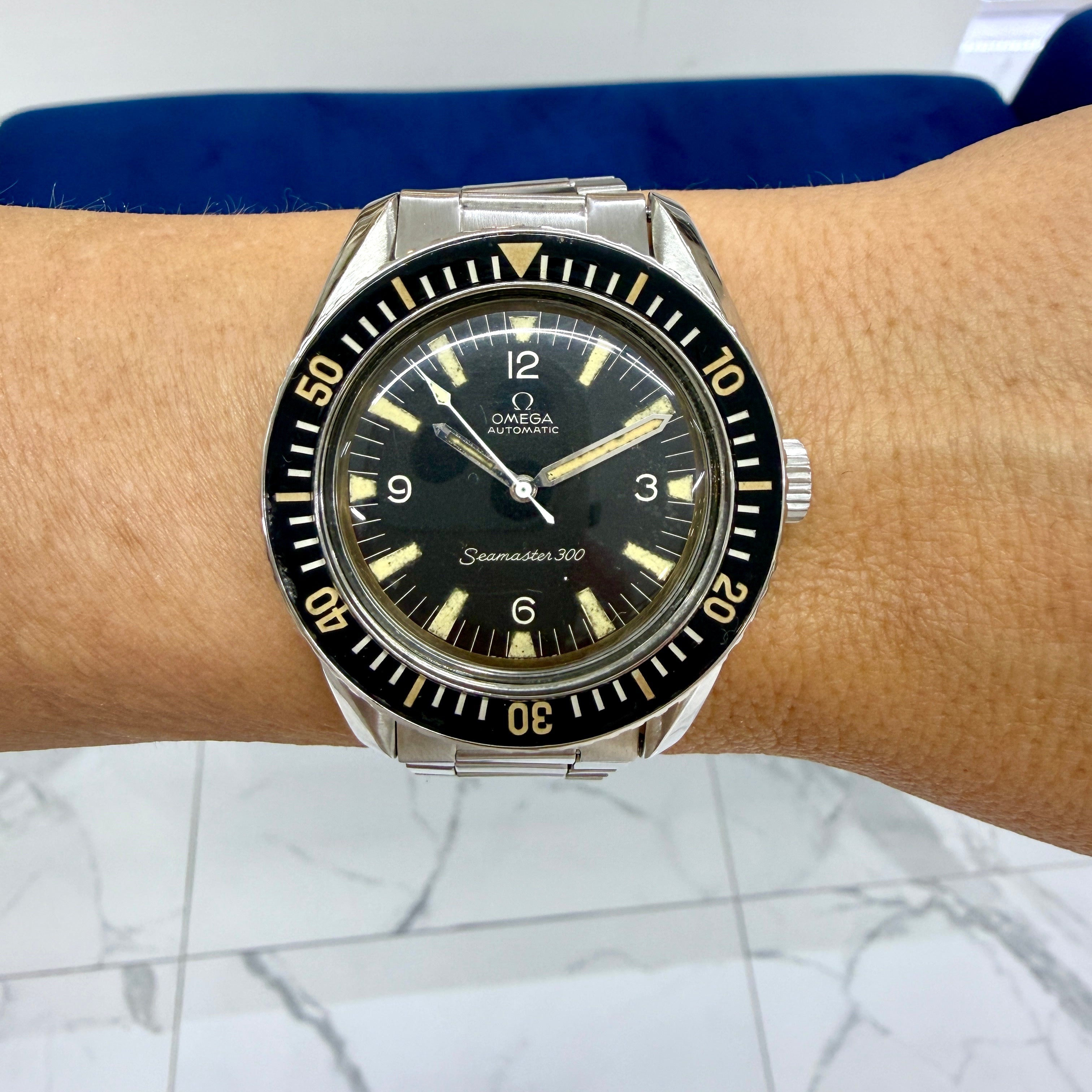 Vintage 1966 Omega Seamaster 300 41MM X 48MM 165.024 Black Steel Automatic Watch