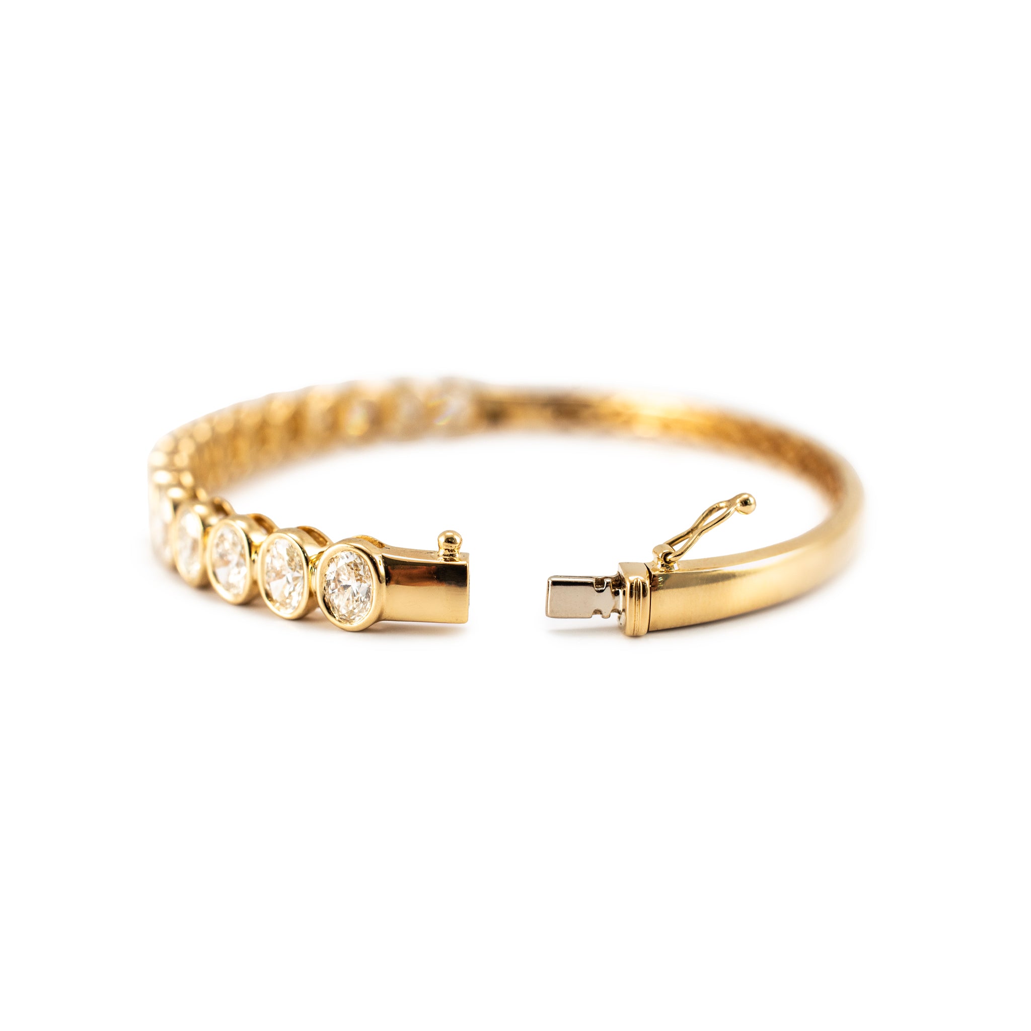 18K Yellow Gold 5.02ct Graduated Oval Bezel Diamond Hinged Bangle Bracelet