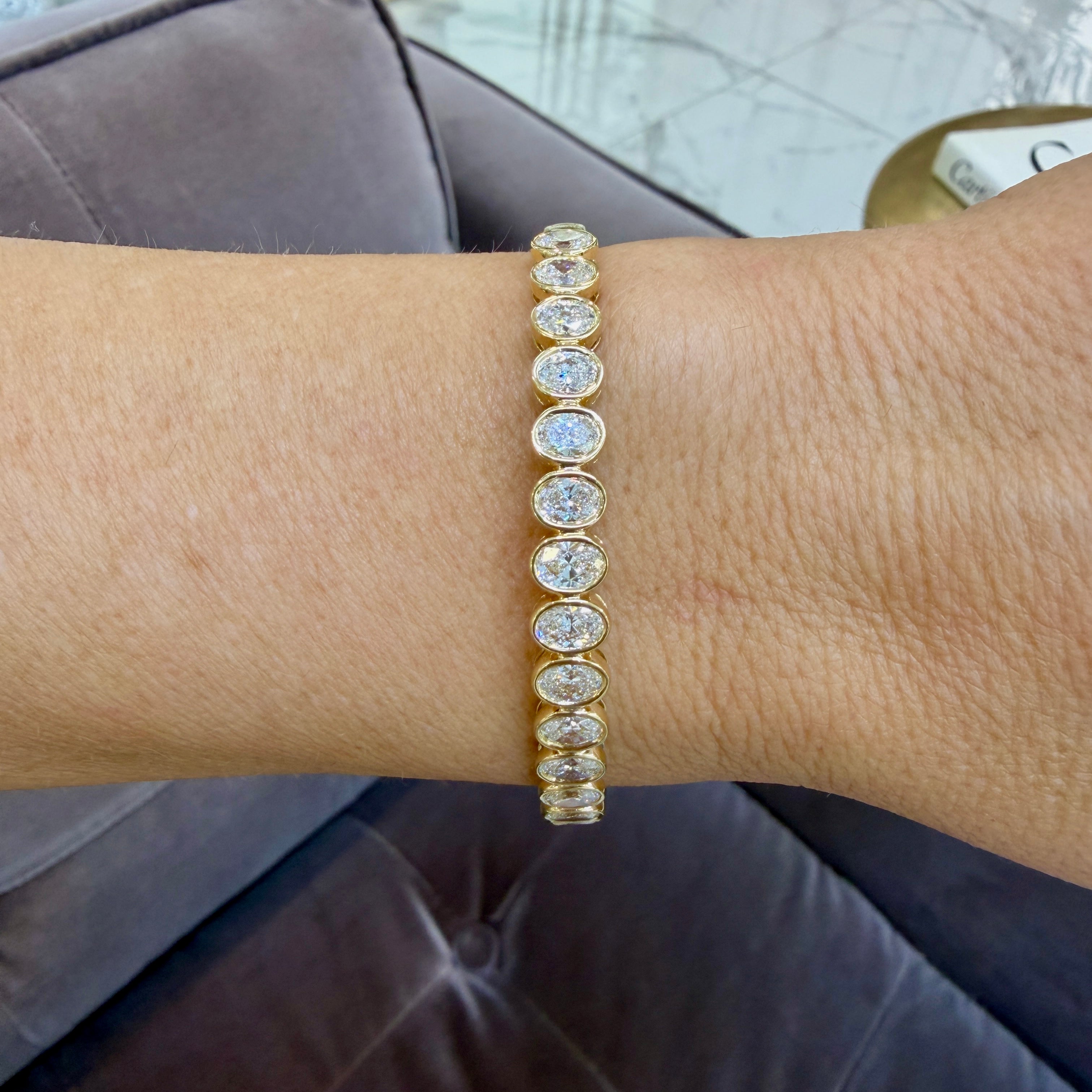 18K Yellow Gold 5.02ct Graduated Oval Bezel Diamond Hinged Bangle Bracelet