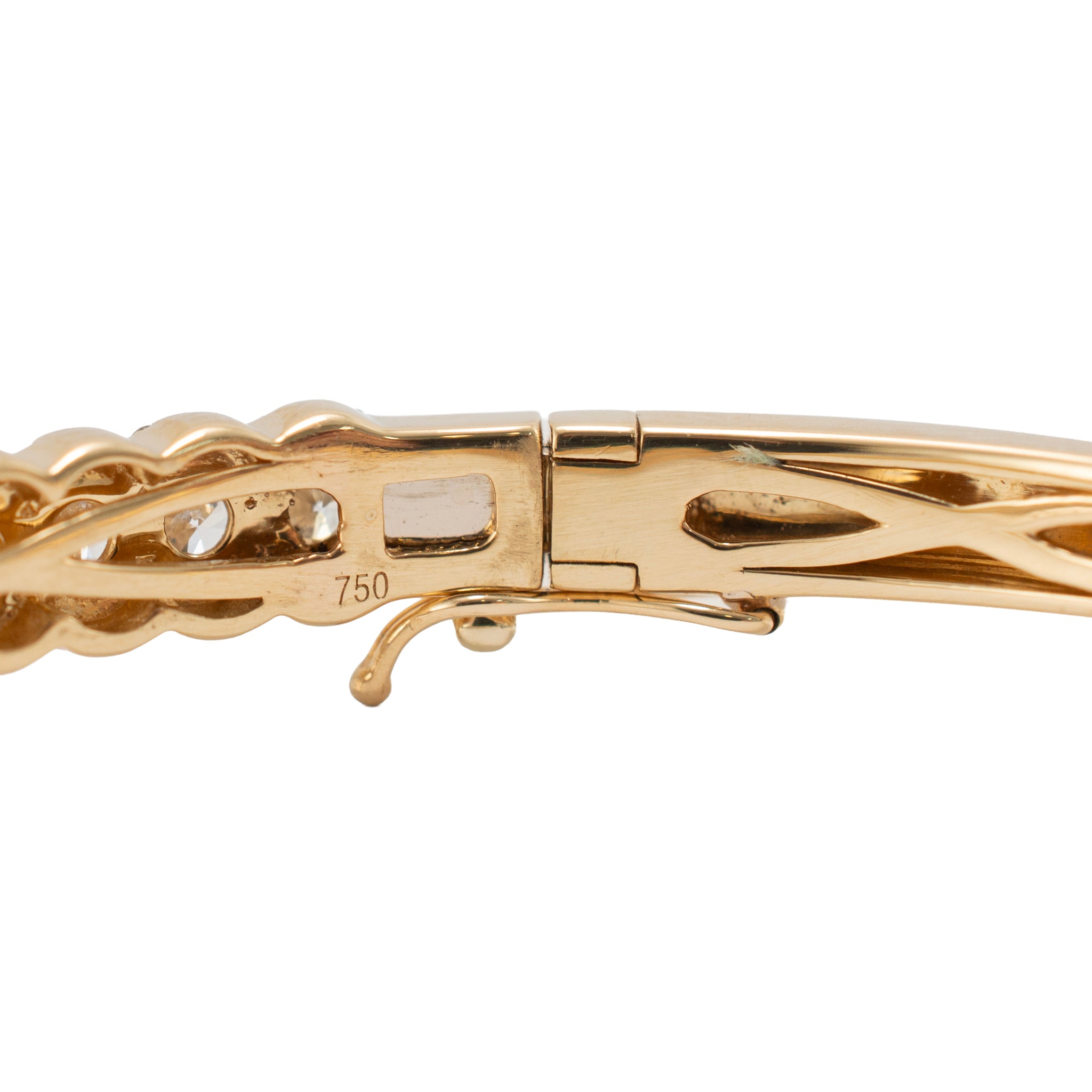 18K Yellow Gold 2.95ct Scalloped Edge Pave Set Three Row Diamond Bangle Bracelet