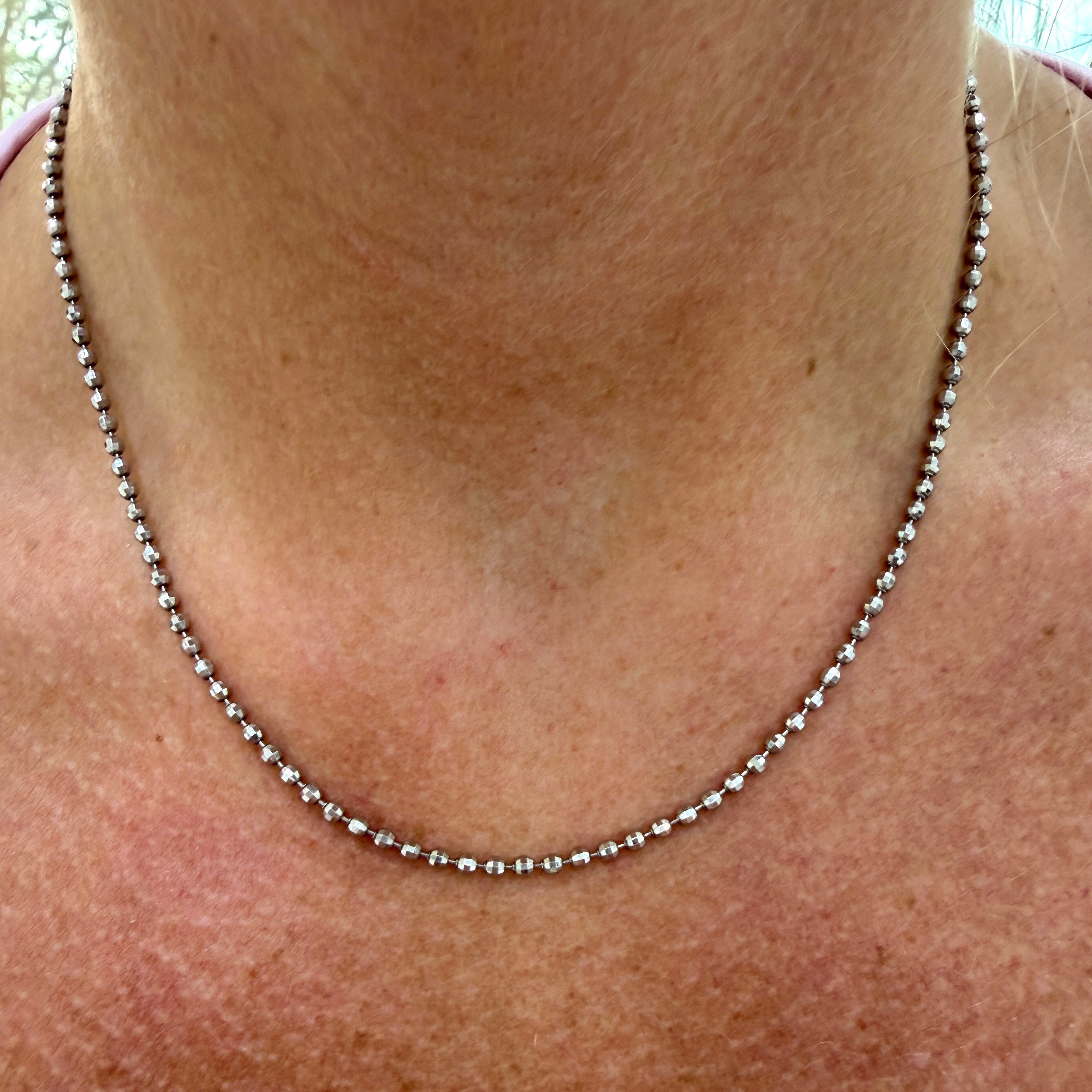 850 Platinum 2.1mm Faceted Diamond Cut Ball Bead Spherical Link Chain Necklace
