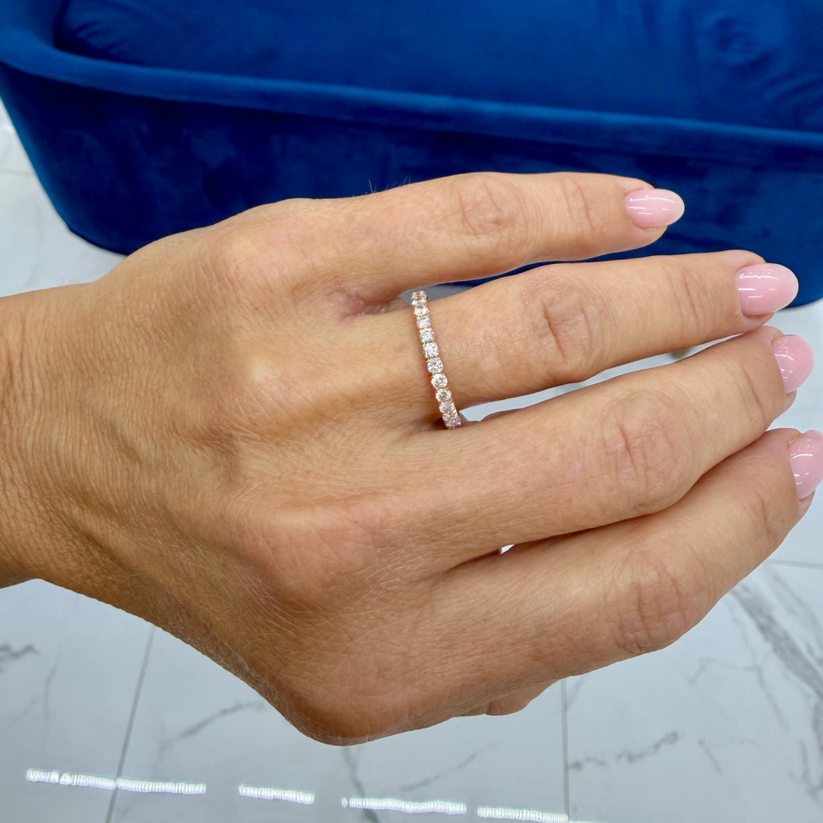 Ladies 18K Rose Gold 1.02ctw Round Diamond Full Eternity Wedding Band Ring