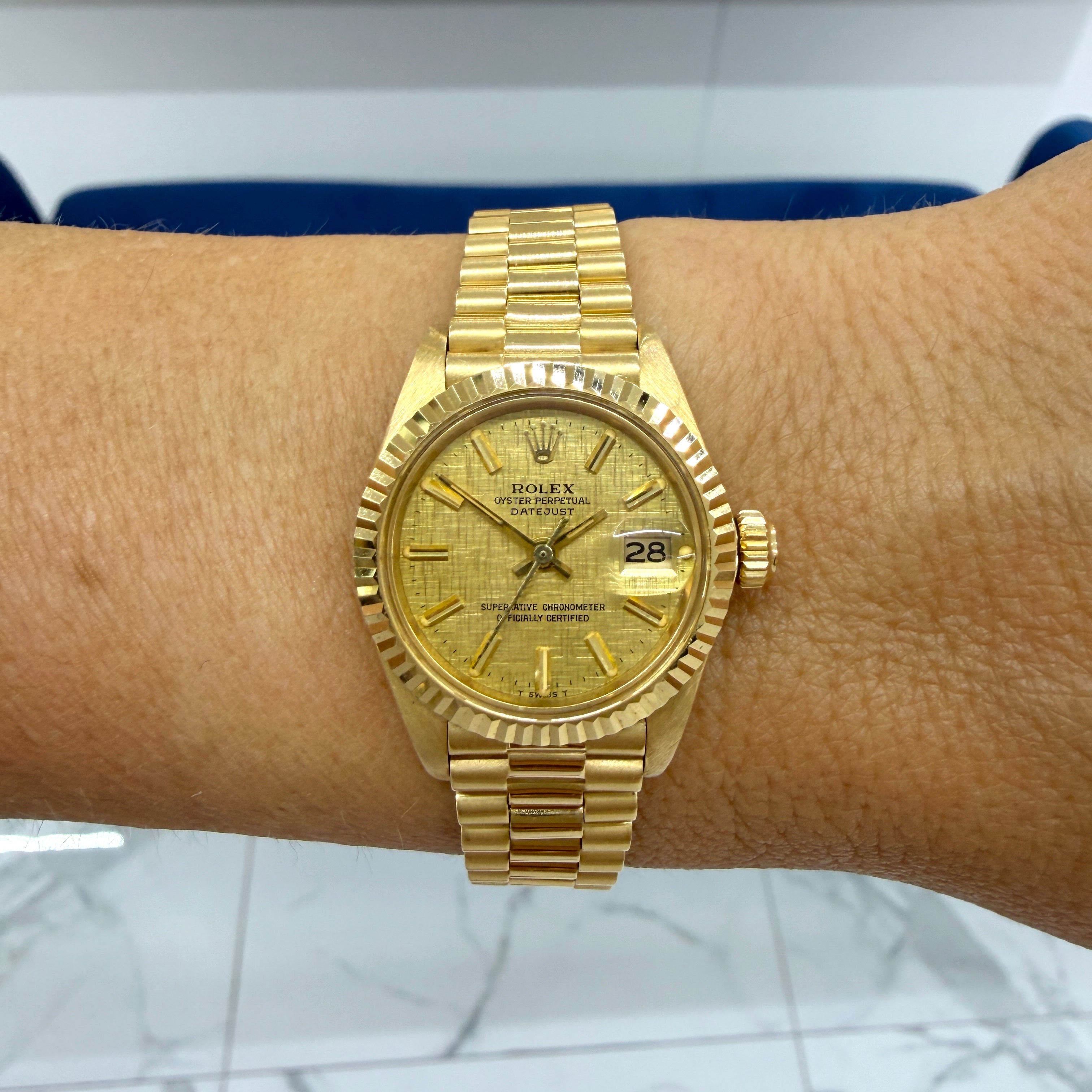 Vintage Ladies Rolex Datejust 26MM 6917 Linen Dial 18K Yellow Gold Watch