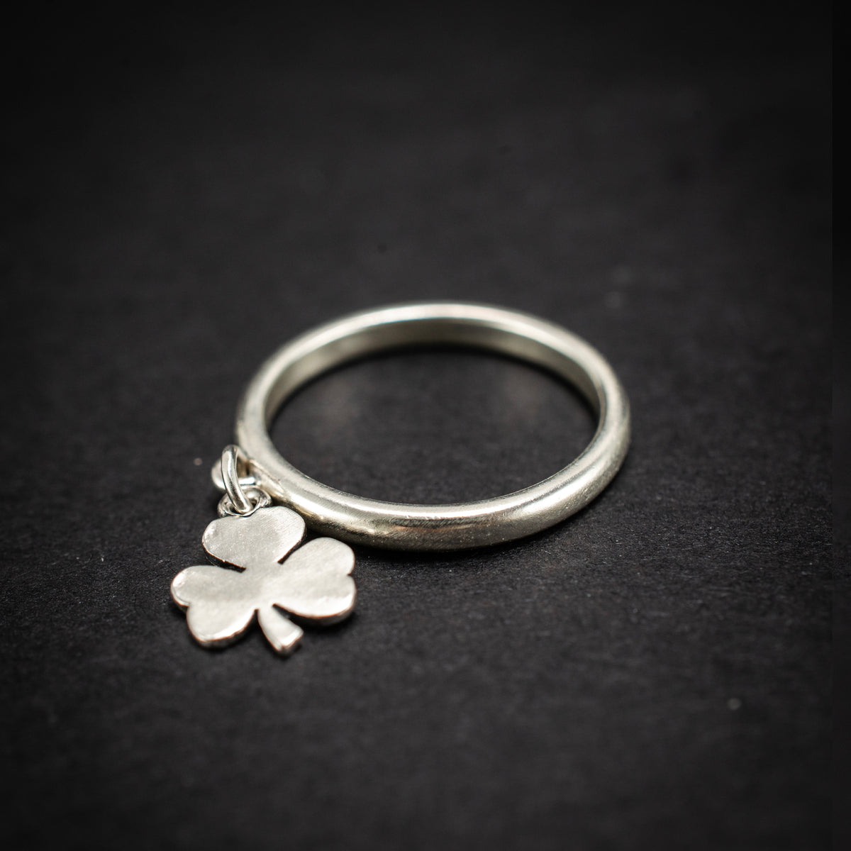 Retired James Avery Sterling Silver Clover Band Ring 2.34g 6½" 459107 available at DJP Jewelers & Luxury Buyers