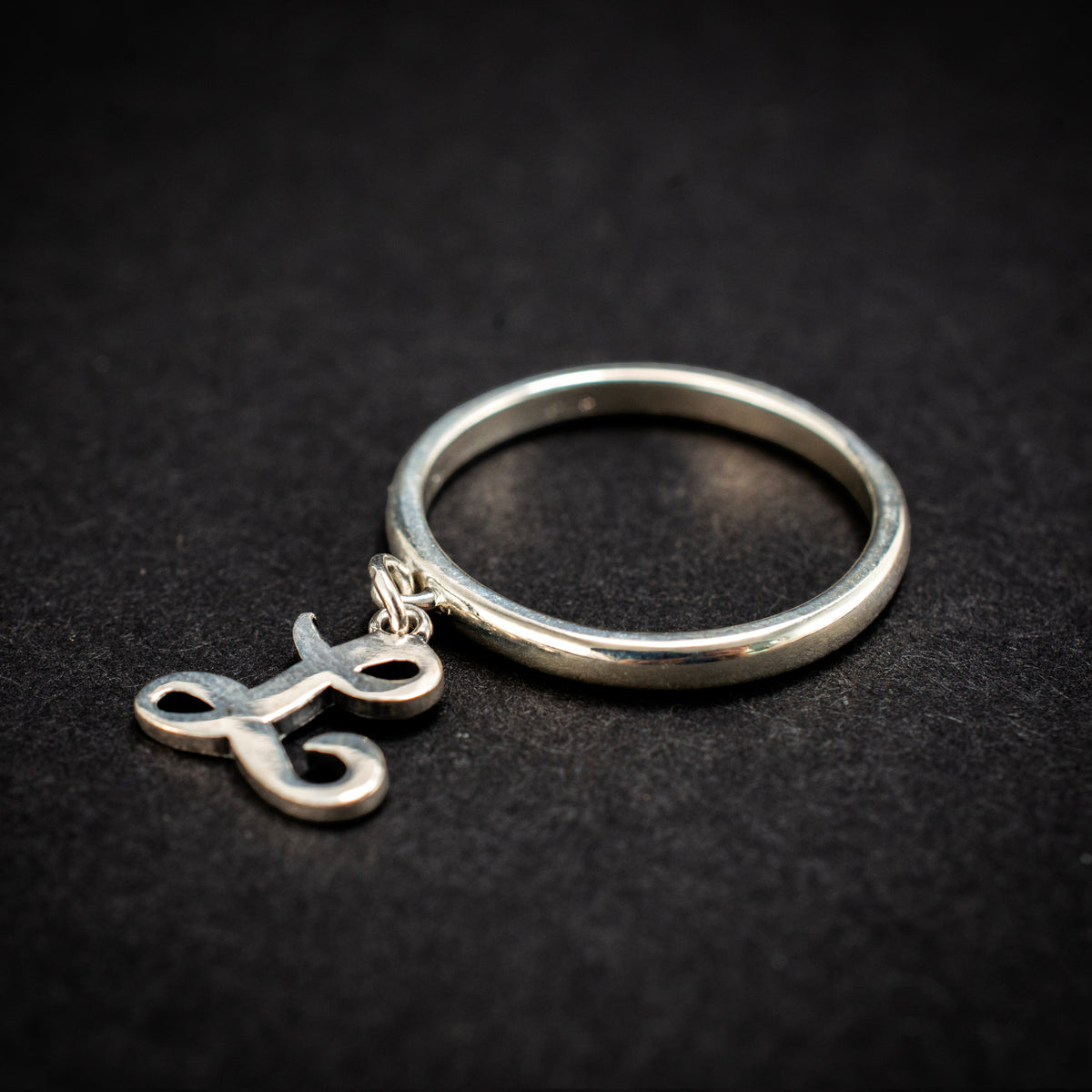 James Avery Script Initial "L" charm Sterling Silver Band Ring 2.63g 8" 459109 available at DJP Jewelers & Luxury Buyers