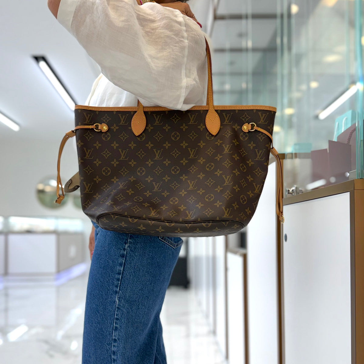 Ladies Louis Vuitton Monogram Canvas Neverfull GM Tote Bag
