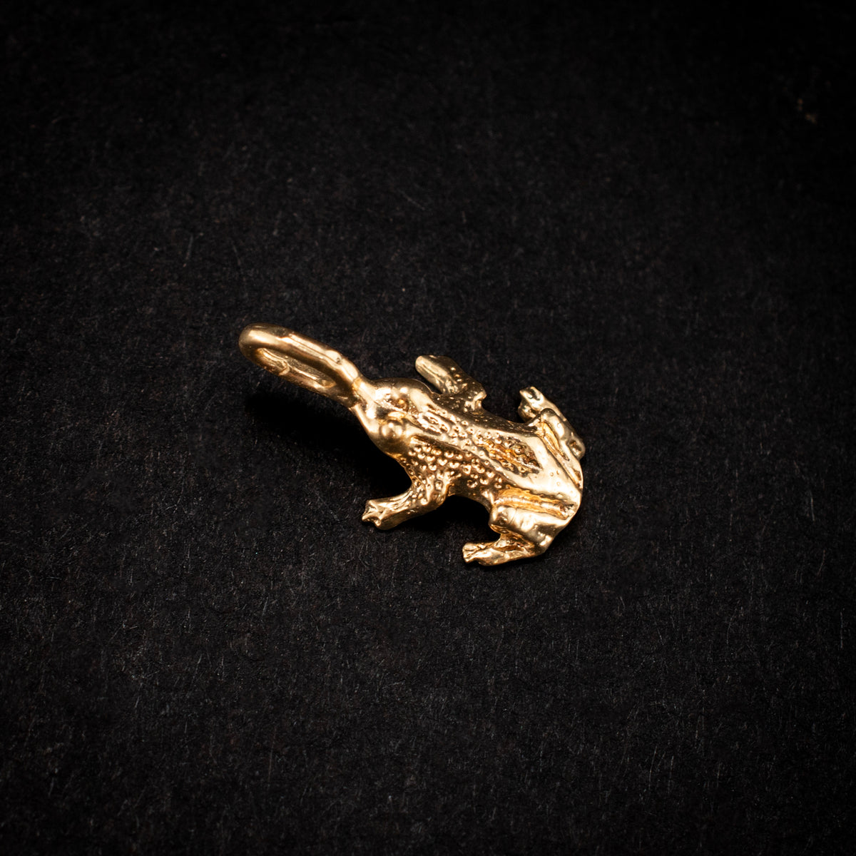 Vintage 14K Yellow Gold Frog Charm Pendant 1.31g ¾" 460108 available at DJP Jewelers & Luxury Buyers