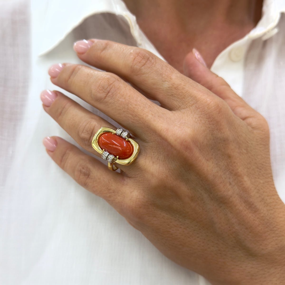 Vintage 18K Yellow Gold 3.84ctw Cabochon Salmon Coral Diamond Cocktail Ring