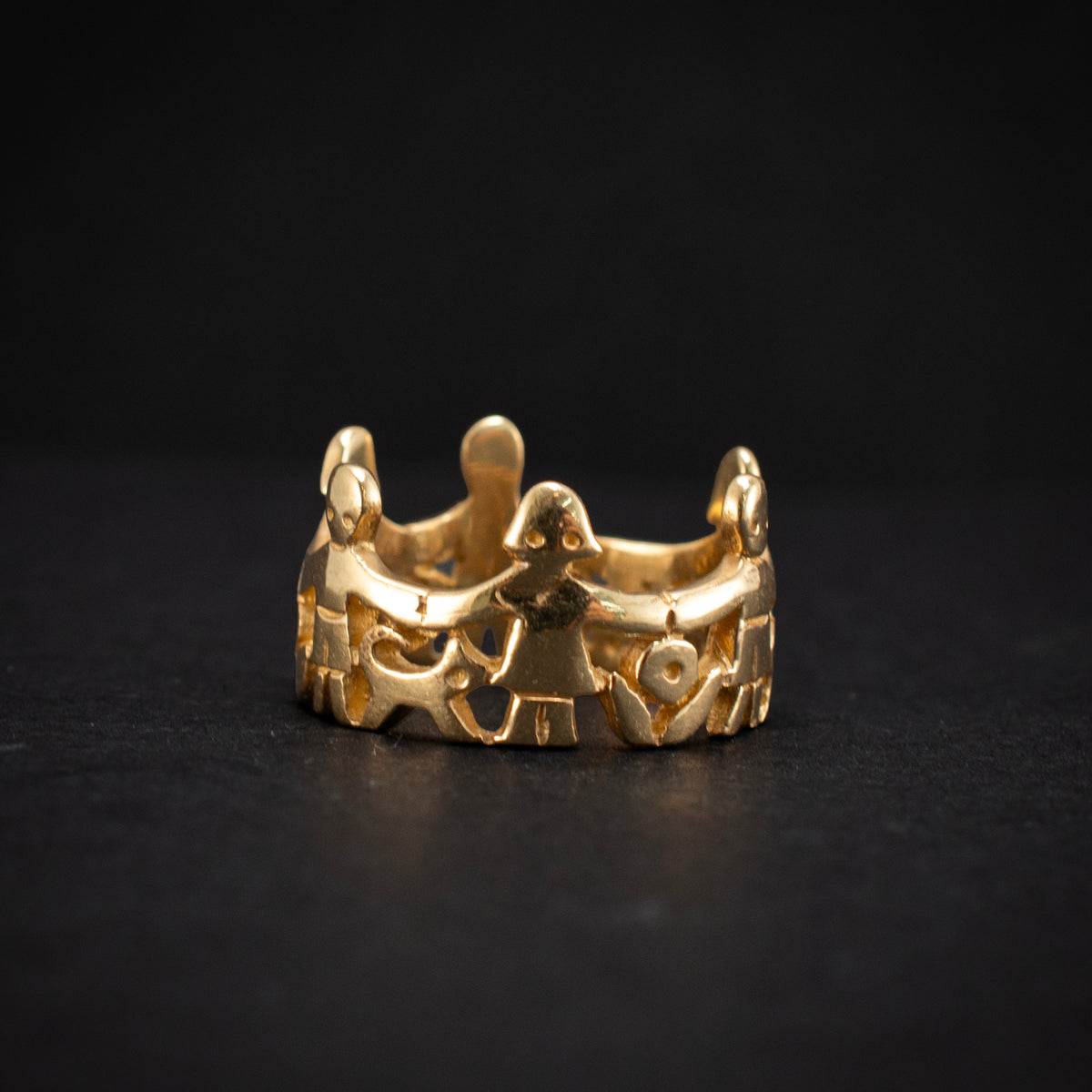 Retired James Avery paper dolls band 14K Yellow Gold Ring 5.17g 6" 460445 available at DJP Jewelers & Luxury Buyers