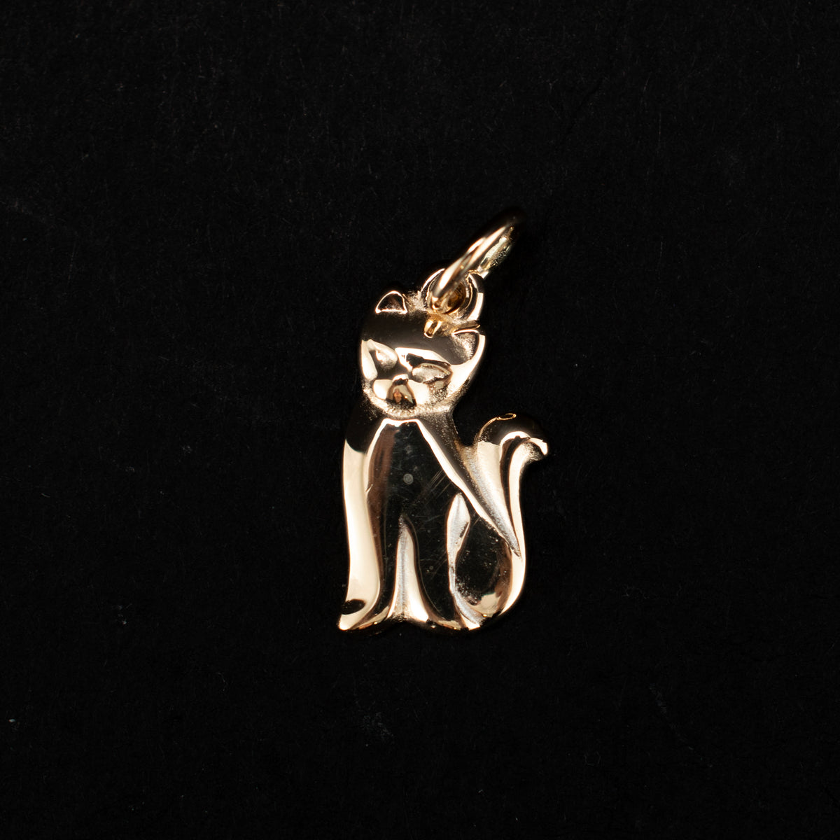 Vintage James Avery Retired Kitty Cat Charm Pendant 14K Yellow Gold 2.61g 1" 462790 available at DJP Jewelers & Luxury Buyers