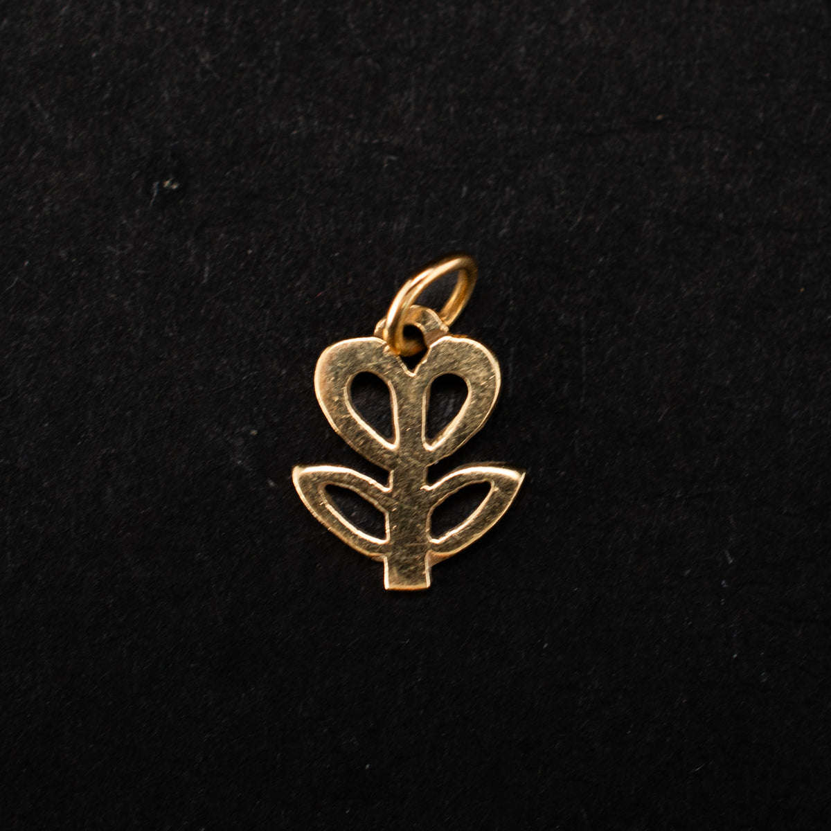 Retired James Avery Heart Tulip Flower 14K Yellow Gold Charm Pendant 0.66g 0.5" 471023 available at DJP Jewelers & Luxury Buyers