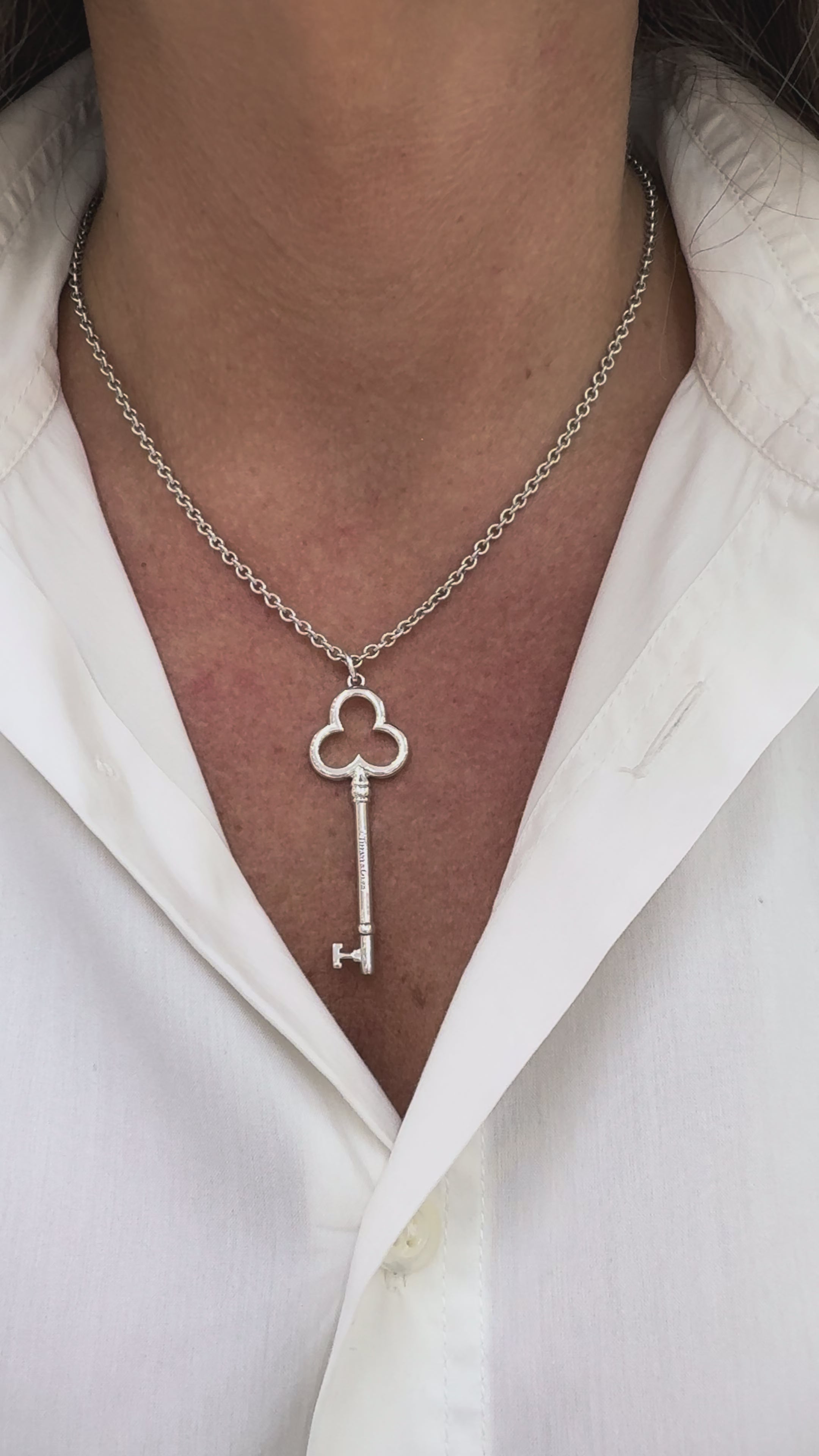 Ladies Tiffany & Co. 925 Sterling Silver Clover Trefoil Key Pendant Ne