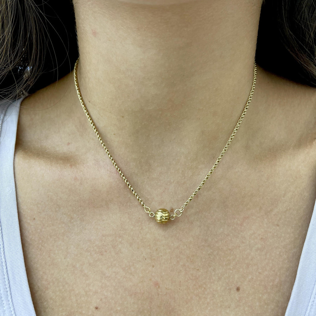 Vintage Ladies 14K Yellow Gold Magnet Bead Pendant Necklace